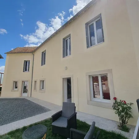 بيت للعطل Charming, French Village House, Renovated In 2025, Available Tonight ! *