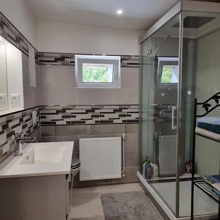 Charming, French Village House, Renovated In 2025, Available Tonight ! بيت للعطل