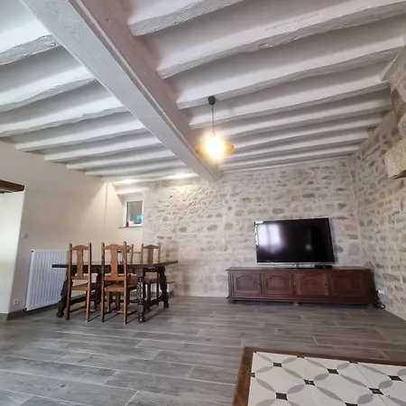 Charming, Renovated French Village House, Available Tonight ! 펜션 Fye