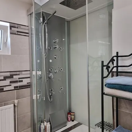 Charming, French Village House, Renovated In 2025, Available Tonight ! بيت للعطل Fye