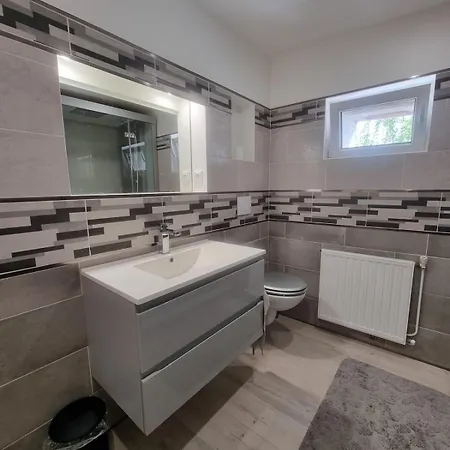 Charming, French Village House, Renovated In 2025, Available Tonight ! Fye