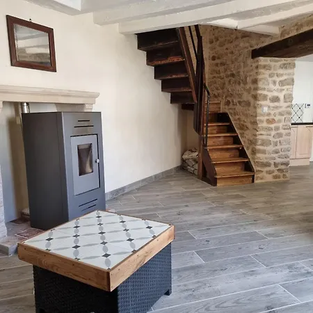 Charming, Renovated French Village House, Available Tonight ! 펜션