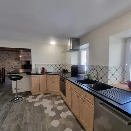 Charming, Renovated French Village House, Available Tonight ! 펜션 *