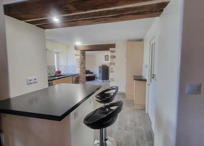 Charming, French Village House, Renovated In 2025, Available Tonight ! Hébergement de vacances *