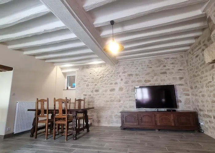 Charming, French Village House, Renovated In 2025, Available Tonight ! Hébergement de vacances Fye