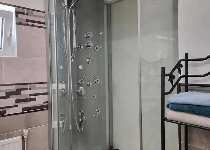 Charming, French Village House, Renovated In 2025, Available Tonight ! Hébergement de vacances Fye