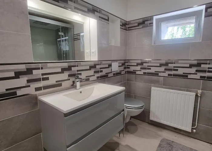 Charming, French Village House, Renovated In 2025, Available Tonight ! Fye