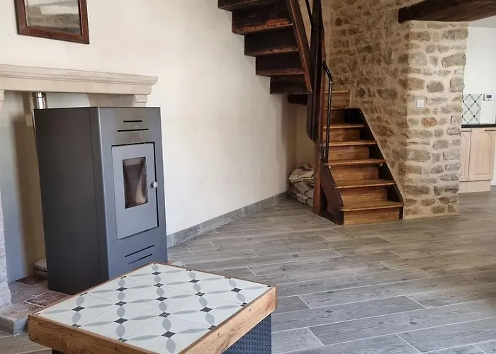 Charming, French Village House, Renovated In 2025, Available Tonight ! Hébergement de vacances