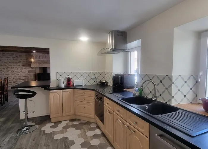 Charming, French Village House, Renovated In 2025, Available Tonight ! Hébergement de vacances *