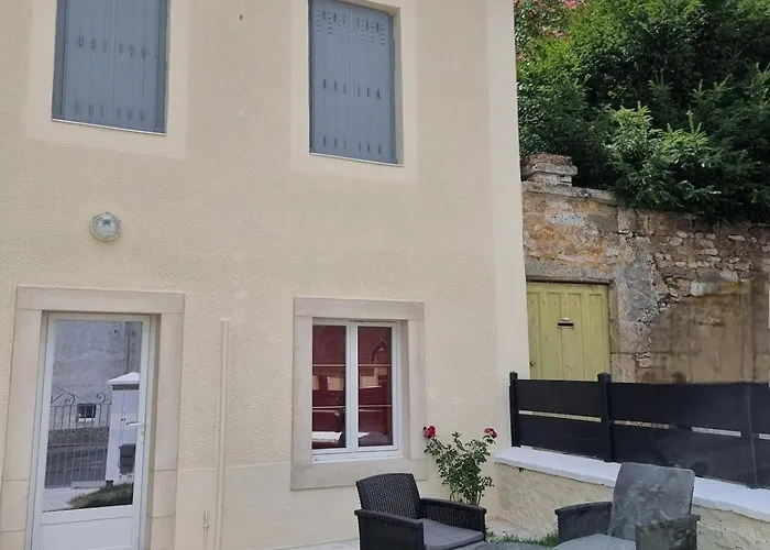 Hébergement de vacances Charming, French Village House, Renovated In 2025, Available Tonight ! *